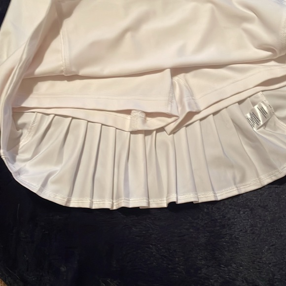 Slazenger Size XS White Golf Skirt with Built-In Shorts.  Back pocket. - Picture 5 of 7